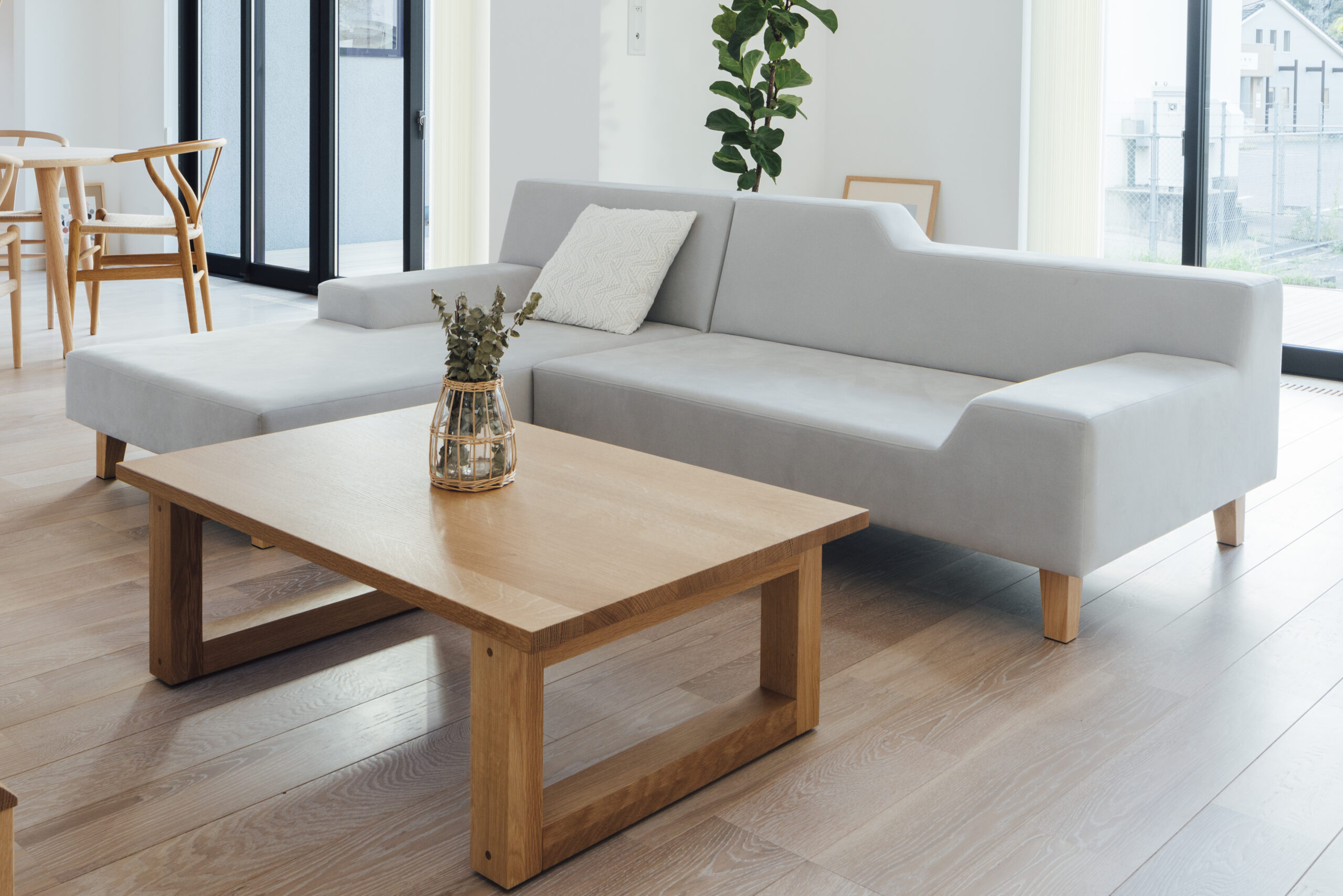 オシャレに見える！ソファとローテーブルのバランスを整えるコツ