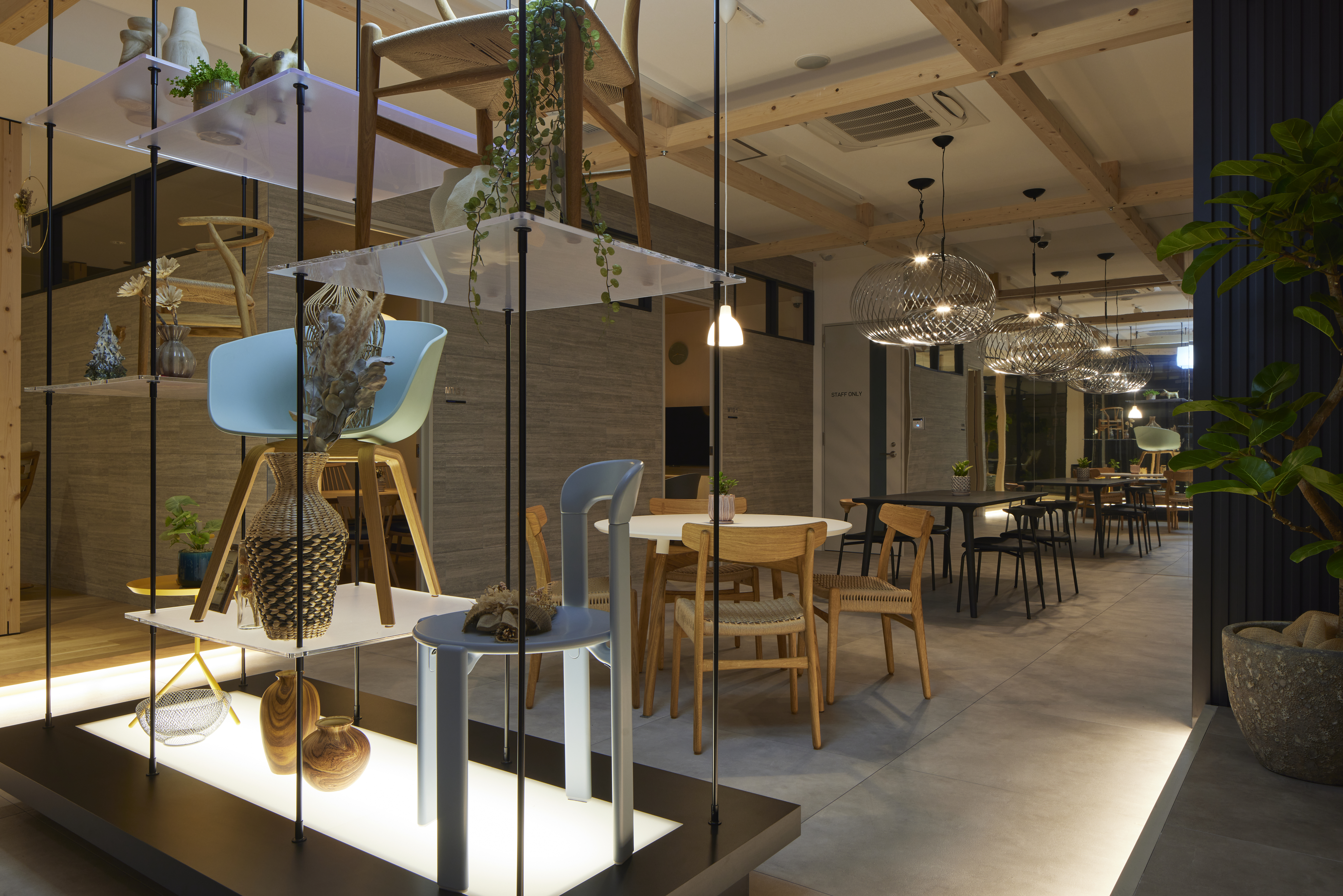 丸いダイニングテーブルで、あなたの暮らしにぬくもりを