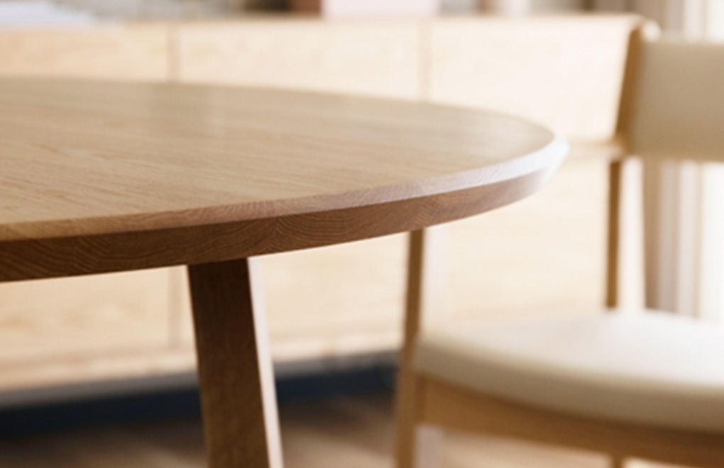 なぜ丸いダイニングテーブルが人気？魅力・メリットとは