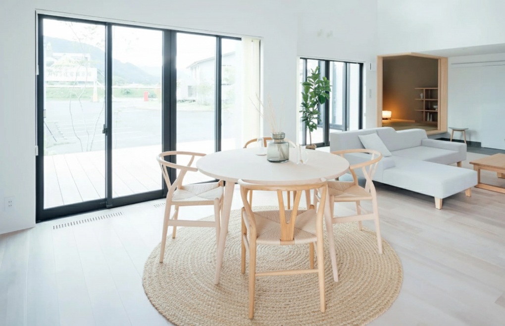 知っておきたいダイニングにラグを敷くデメリットと対策